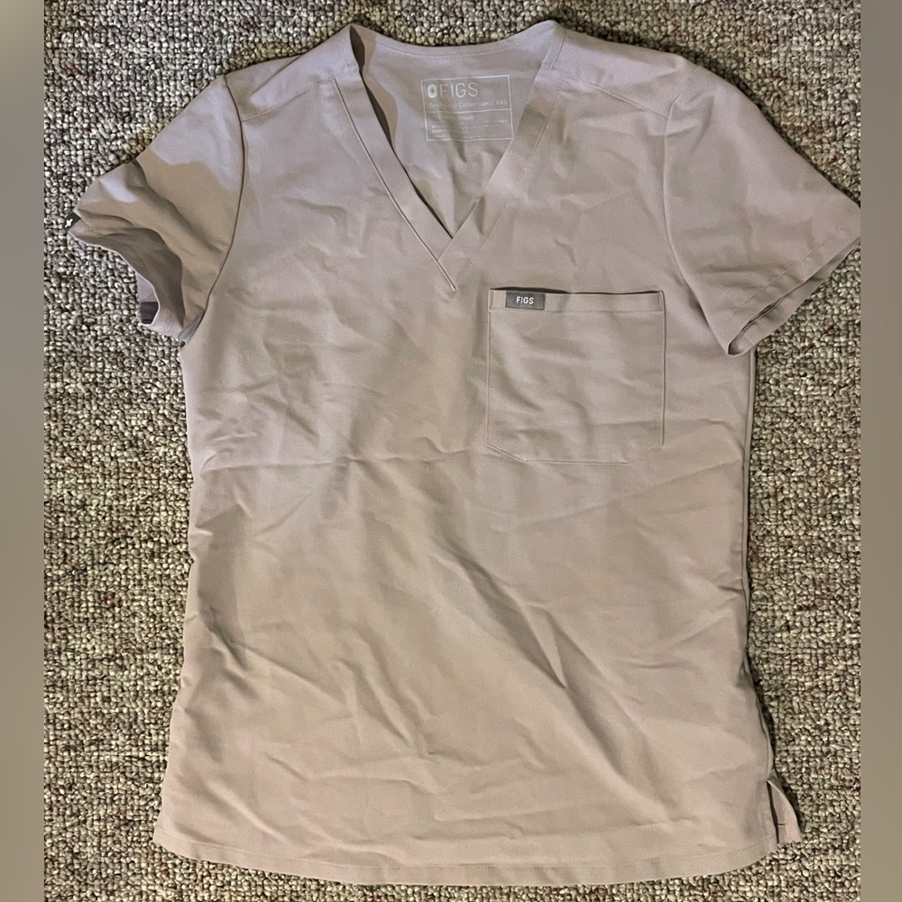 Figs scrub top